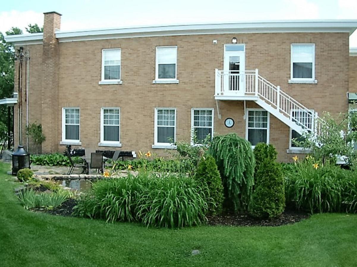 Auberge Le St-Georges Chicoutimi Екстериор снимка