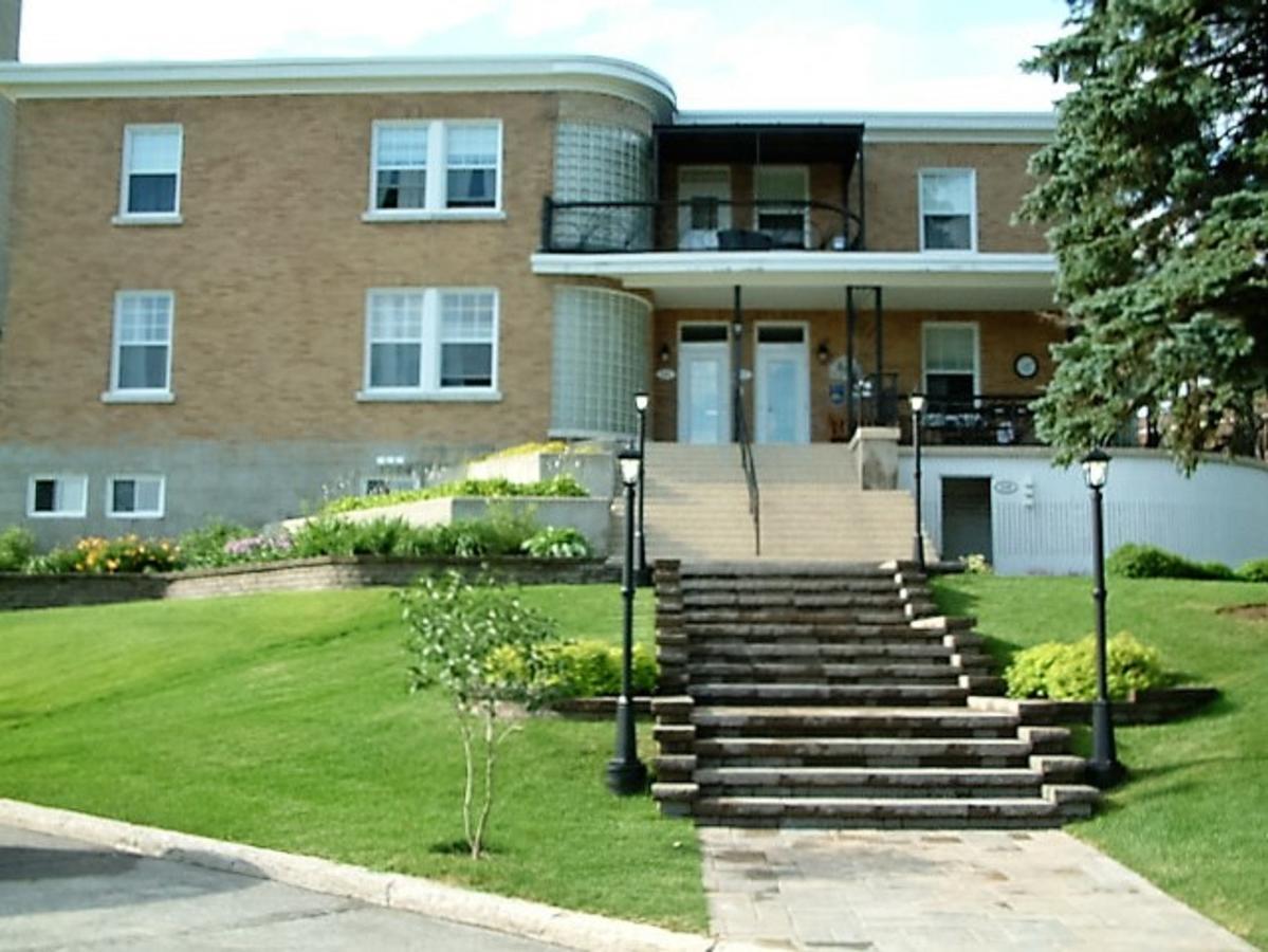Auberge Le St-Georges Chicoutimi Екстериор снимка