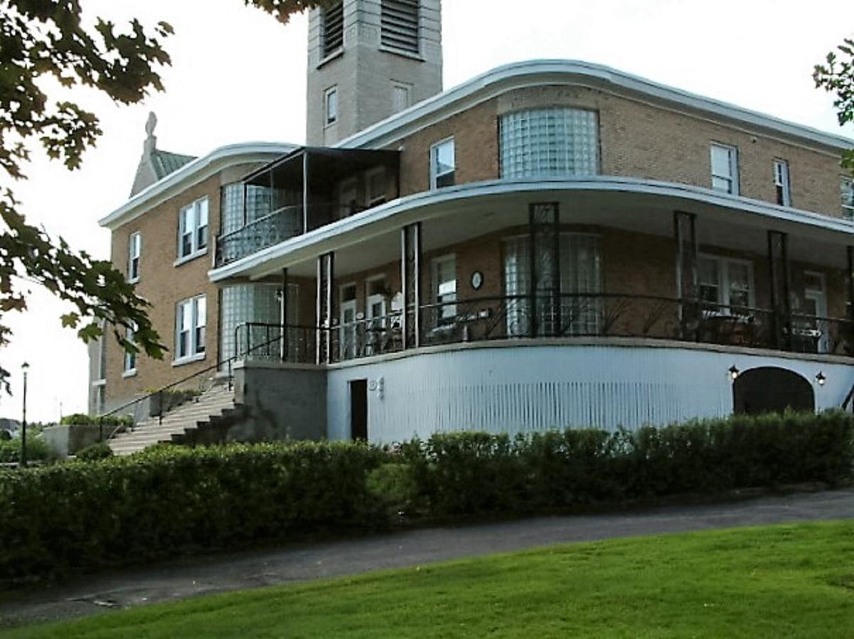 Auberge Le St-Georges Chicoutimi Екстериор снимка