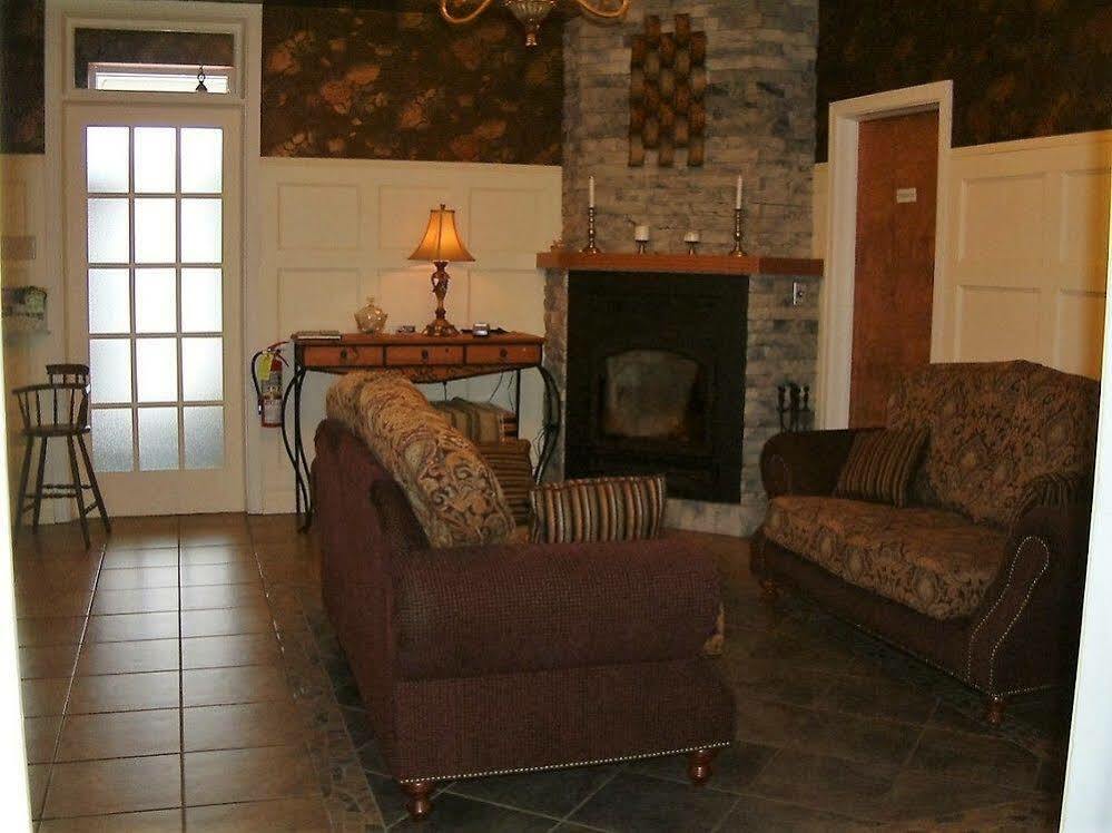 Auberge Le St-Georges Chicoutimi Екстериор снимка