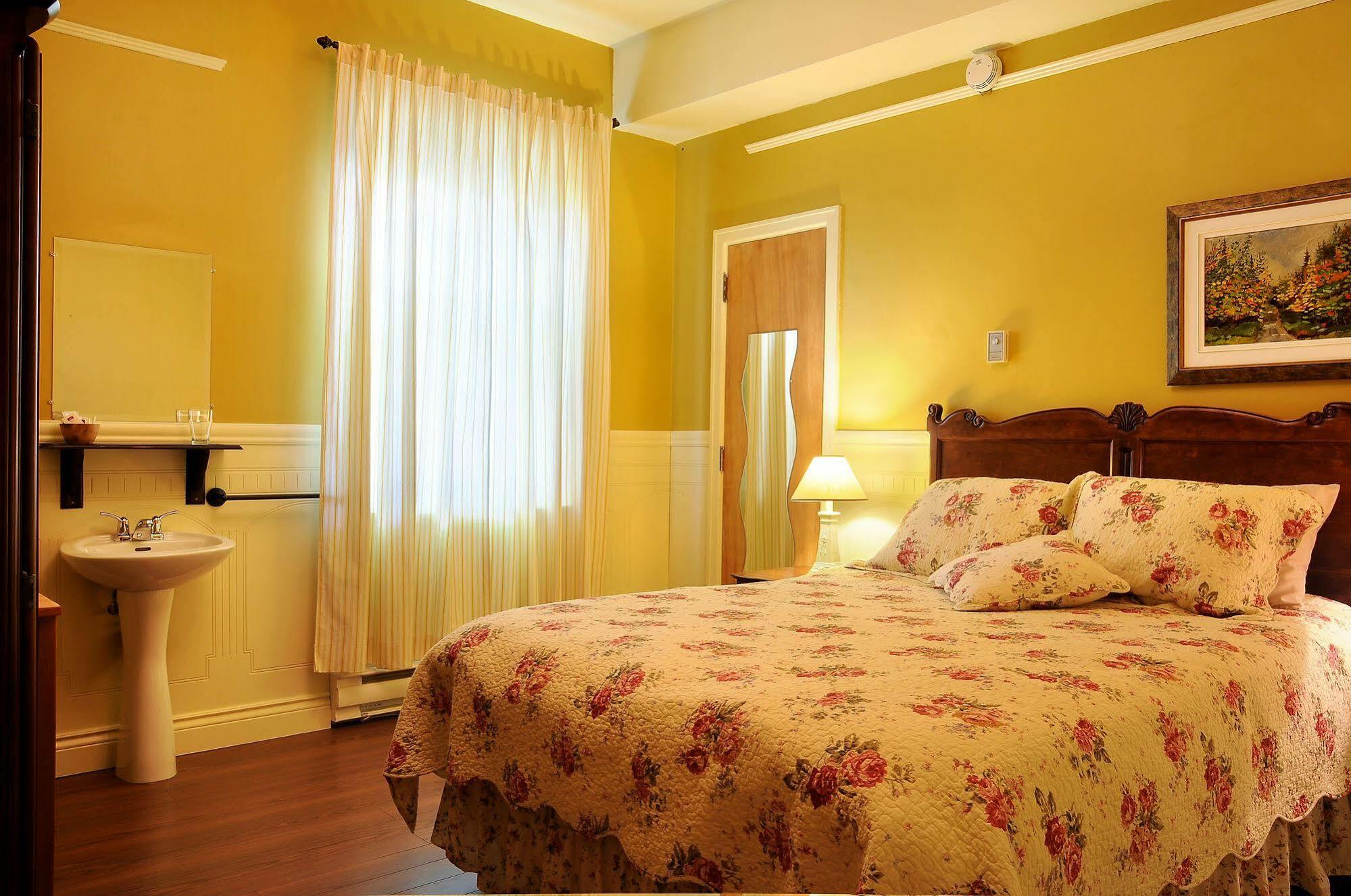 Auberge Le St-Georges Chicoutimi Екстериор снимка