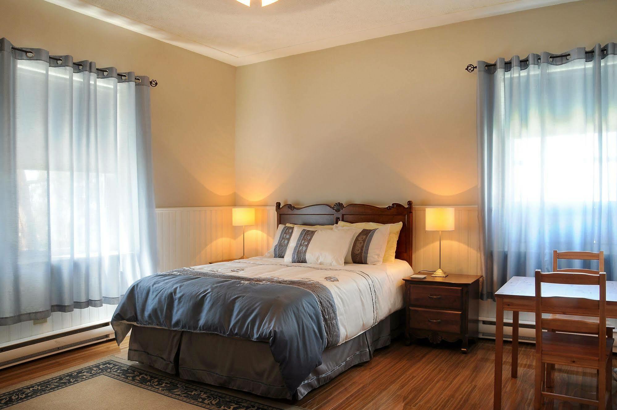 Auberge Le St-Georges Chicoutimi Екстериор снимка