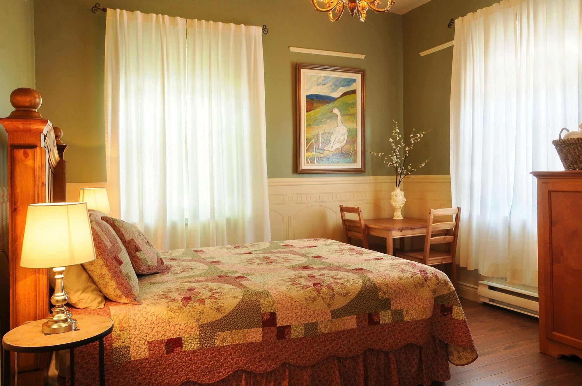 Auberge Le St-Georges Chicoutimi Екстериор снимка