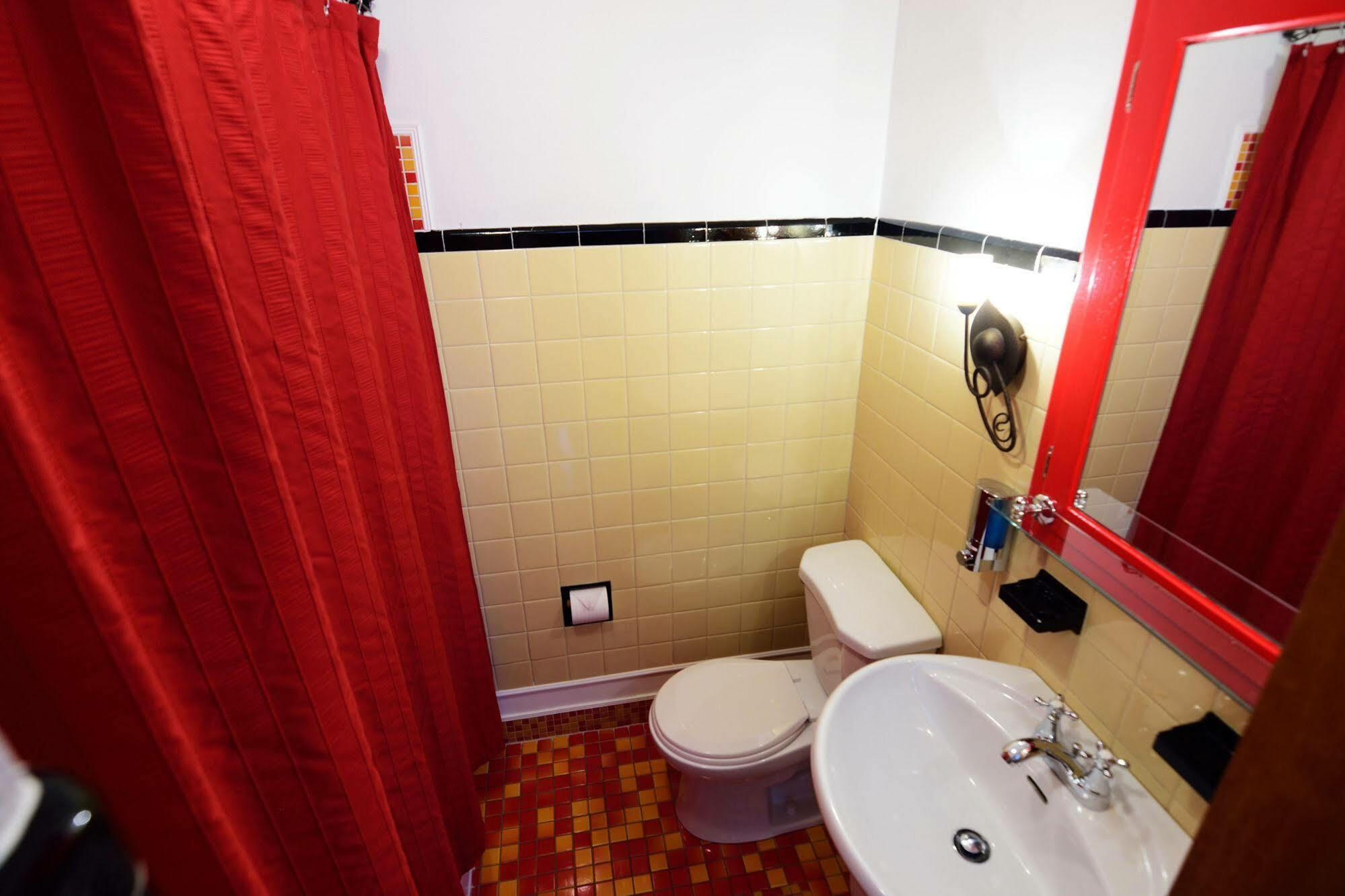 Auberge Le St-Georges Chicoutimi Екстериор снимка