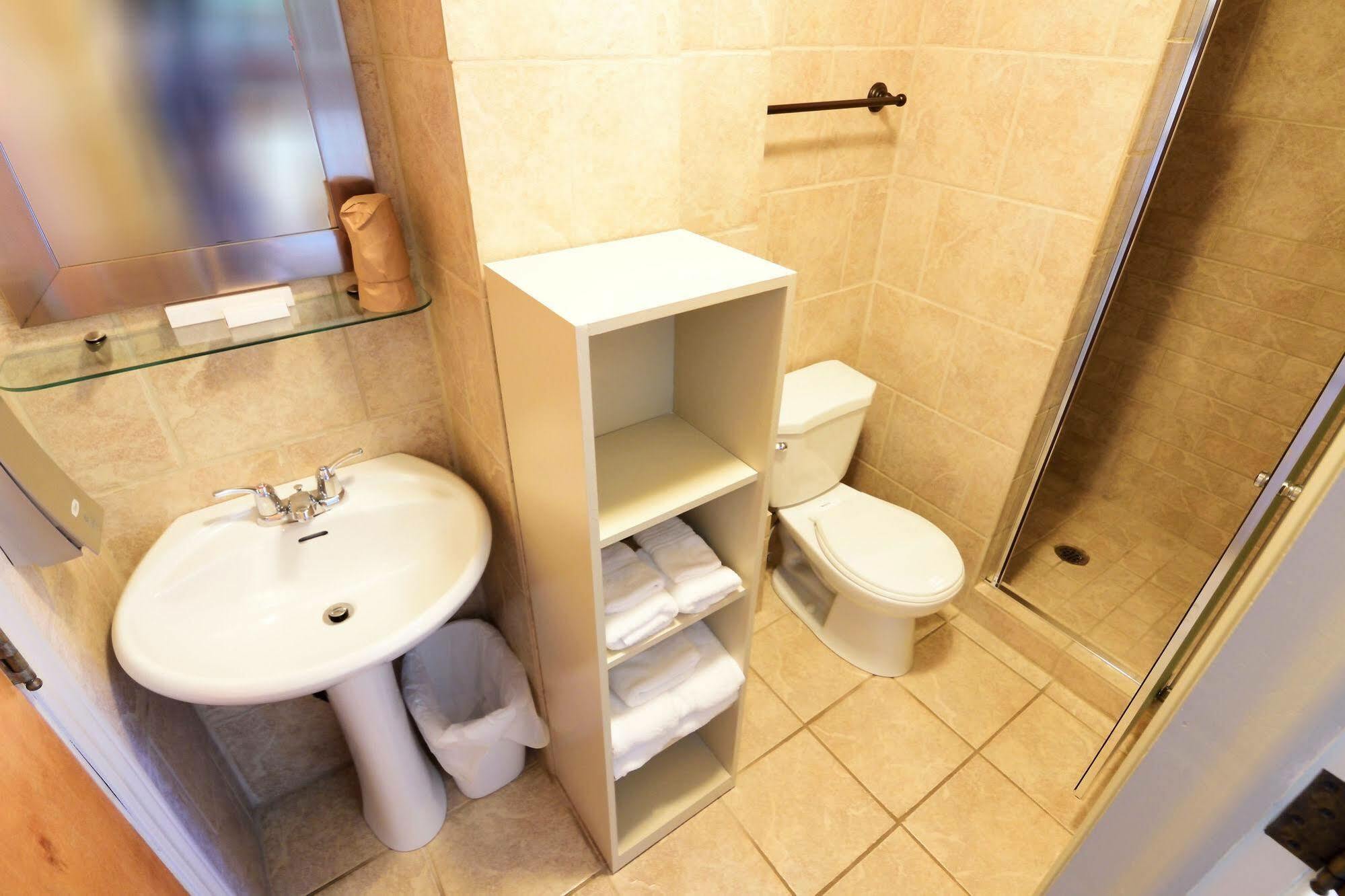 Auberge Le St-Georges Chicoutimi Екстериор снимка