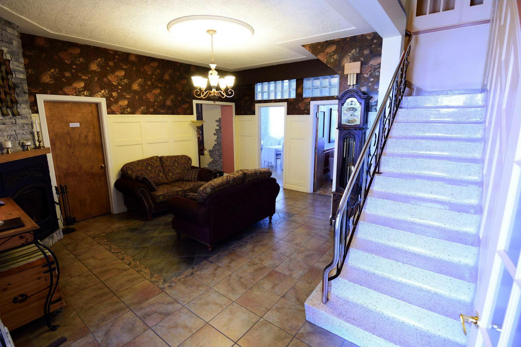Auberge Le St-Georges Chicoutimi Екстериор снимка
