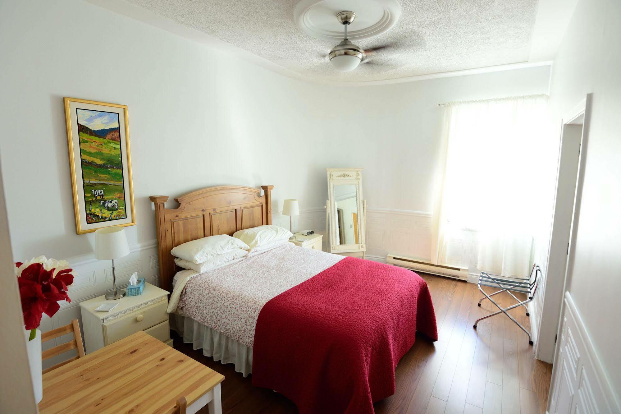 Auberge Le St-Georges Chicoutimi Екстериор снимка